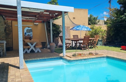 Cape Town Apartment | Poolside Paradise