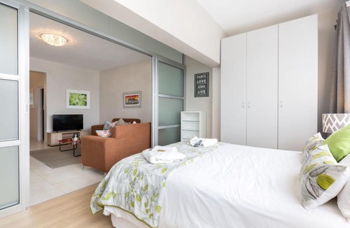 Green Point Apartment | Portswood Mews 11 by CTHA