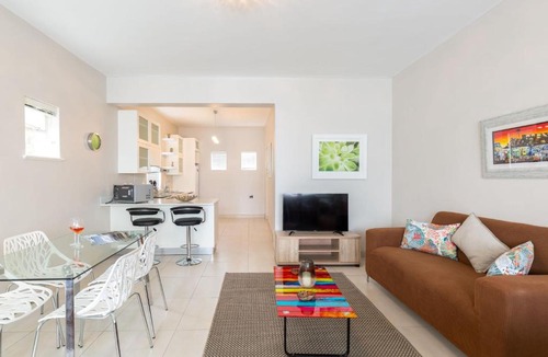Green Point Apartment | Portswood Mews 11 by CTHA