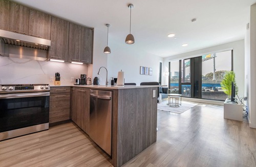 South of Market Apartment | Premium 1-bedroom apartment with Gym &Work Desk