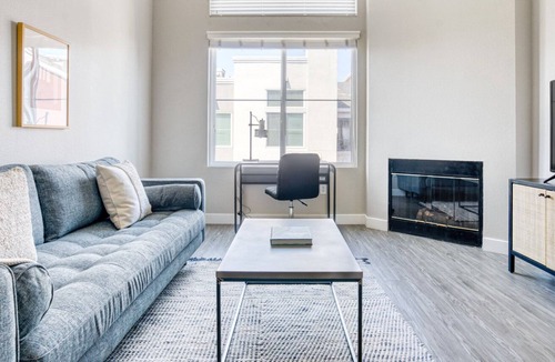Emeryville Apartment | Premium Emeryville 1BR w/ Gym, Pool, Parking, 15 min to SF, by Blueground