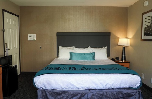 South of Market Hotel | Premium King Room, Centrally Motel SF, FreeParking, Breakfast, Near Moscone