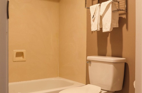 South of Market Hotel | Premium Queen Room in Motel in SOMA, Free Parking,Breakfast,15 Min to Moscone