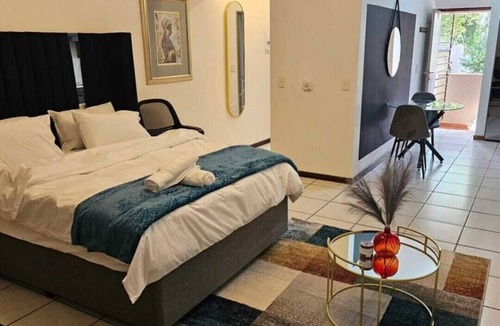 Lone Hill Apartment | Premium Studio Apartment In The Fabulous Lonehill/fourways, Sandton With WiFi