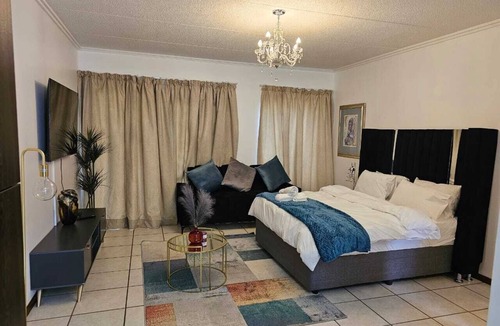 Lone Hill Apartment | Premium Studio Apartment In The Fabulous Lonehill/fourways, Sandton With WiFi
