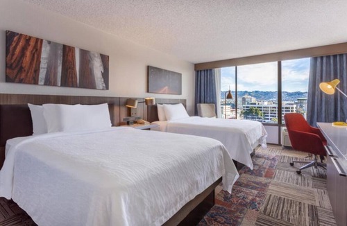 Emeryville Hotel | Prime Location! Parking, Pets Allowed, Close to Oakland Museum of California