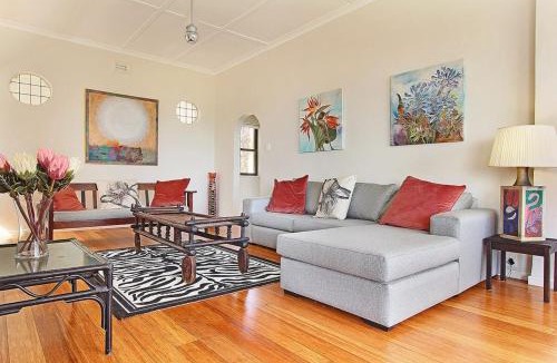 Sea Point Apartment | Prince Edward T