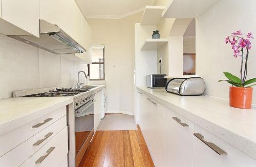 Sea Point Apartment | Prince Edward T