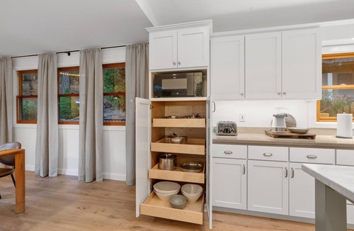 Santa Rosa House | Private 2-Acre Retreat Near Sonoma & Napa with Hot Tub and Play Structure