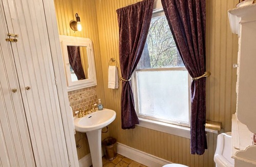 Placerville Bed & Breakfast | Private 5 Room Inn