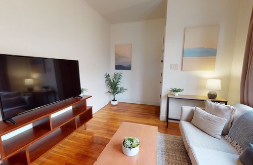 Russian Hill House | Private Bedroom in Nob Hill! FULLY SERVICED!