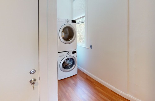 Russian Hill House | Private Bedroom in Nob Hill! FULLY SERVICED!