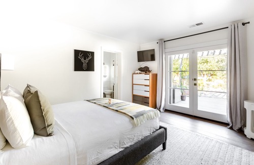 Napa Villa | Private Bedroom the Rhino on Secluded Vineyard