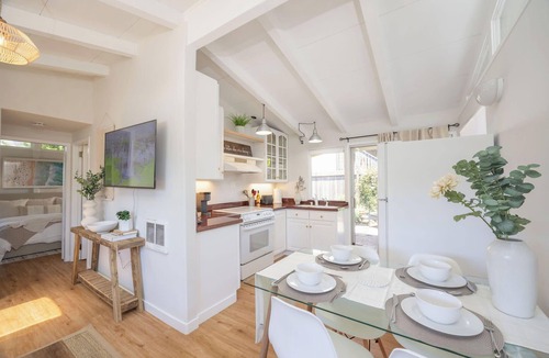 El Granada House | Private Cottage House - Walk to Beaches, Harbor,Food, Trials, so much more