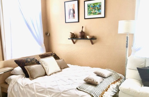 Western Addition Apartment | Private Entry + En-suite bathroom in XL Room