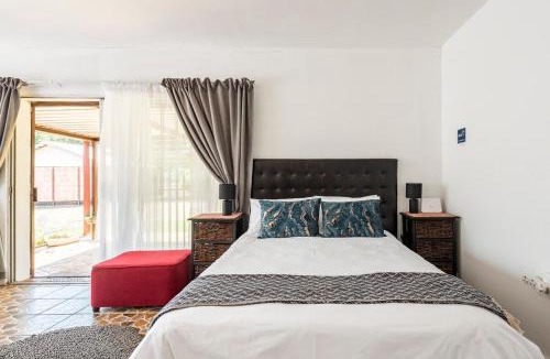 Lyttelton Manor House | Private Garden Home Fast WiFi