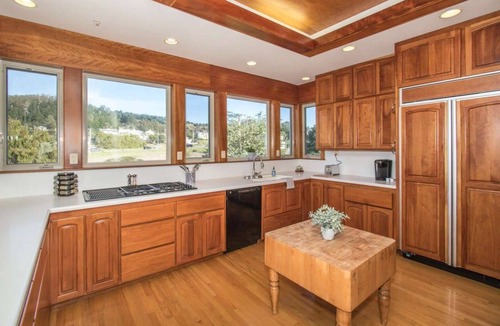 El Granada House | Private Home with Breathtaking Ocean Views - walk to Beaches, Restaurants