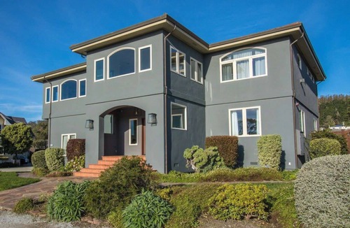 El Granada House | Private Home with Breathtaking Ocean Views - walk to Beaches, Restaurants