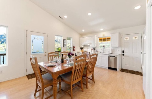 Manson House | Private Lakefront Retreat - Hot Tub - Dock - EV Charger - Near Lake Chelan