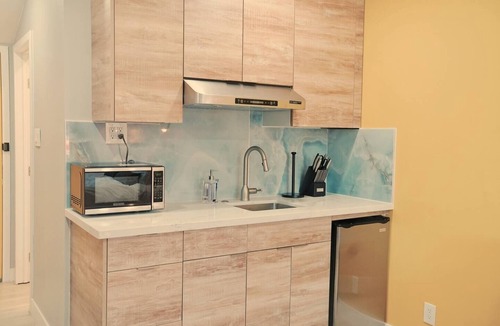 Cherryland Apartment | Private Modern Oasis near SF w/Kitchenette 22421C