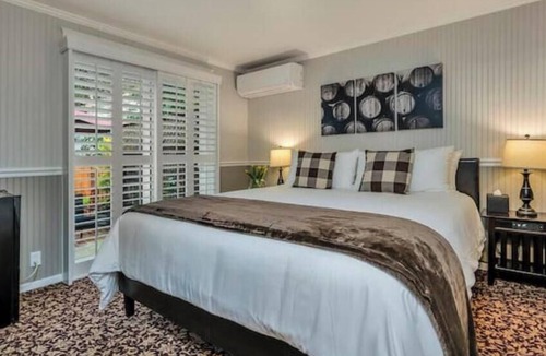 Calistoga Hotel | Private Outdoor Seating, Steps to Best Napa Valley Wineries & Fine Dining