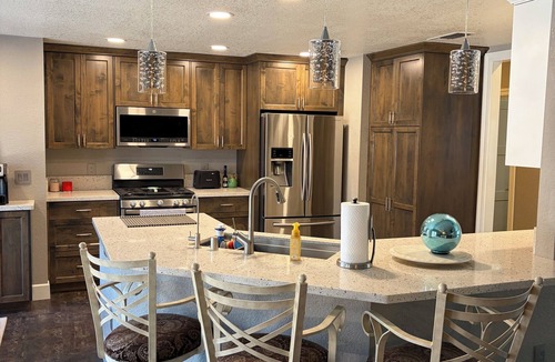 Colusa House | Private Pool, Spa & Extended-Stay Ready! Where comfort meets convenience.