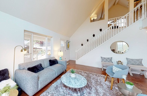 Santa Rosa House | Private retreat with breathtaking views & hot tub - 10 min to downtown Calistoga
