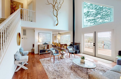 Santa Rosa House | Private retreat with breathtaking views & hot tub - 10 min to downtown Calistoga