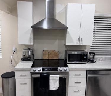 Woodlake House | Private Studio, Near DT & Cal Expo, Free Parking