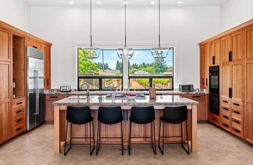 Kenwood House | Private Vineyard | Pool | Chef`s Kitchen | Steps to Wineries | Kenwood | 4 BR