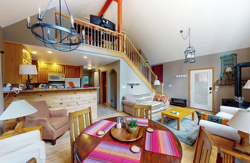 Beckwourth Cabin | Projector & Deck! Family Cabin, 4 Mi to Lake Davis