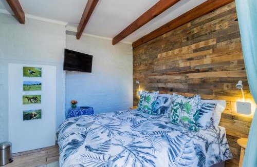 Franschhoek Apartment | Protea Room Franschhoek Central