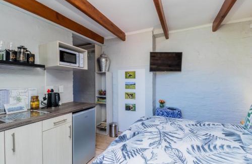Franschhoek Apartment | Protea Room Franschhoek Central