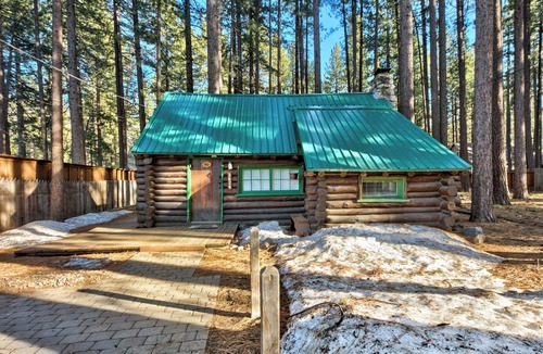 South Lake Tahoe Cabin | Quaint and authentic Log Cabin near the Lake!