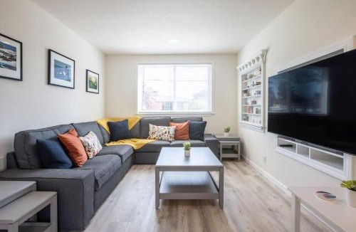 Palo Alto House | Quaint and Charming 4BR Tranquil Palo Alto Retreat