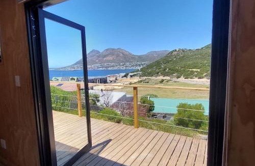 Fish Hoek Apartment | Quaint Cottage With Harbour Views