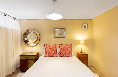 Kalk Bay Apartment | Quarterdeck Cottage Kalk Bay - No Load Shedding