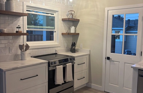 Country Club Cottage | Quiet Cottage Home in Los Altos