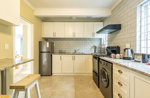 Fish Hoek Apartment | Quiet, Newly Remodeled Apt with Beautiful Views of False Bay with Full Kitchen