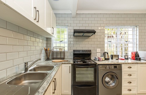 Fish Hoek Apartment | Quiet, Newly Remodeled Apt with Beautiful Views of False Bay with Full Kitchen
