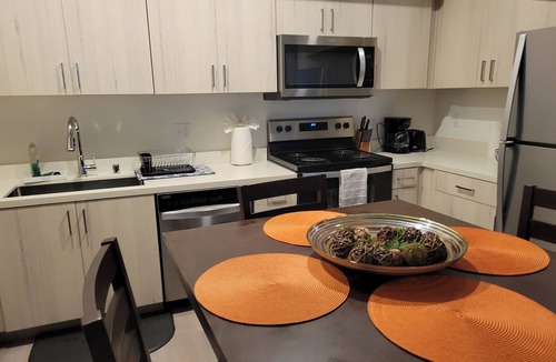 Brentwood Apartment | Quiet Private one Bedroom One Bathroom