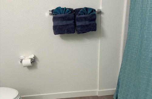 Brentwood Apartment | Quiet Private one Bedroom One Bathroom