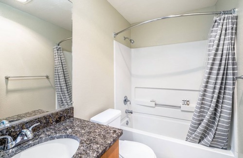 Santa Clara Apartment | Quiet Santa Clara 2BR w/ Pool, Spa, near University,Train, by Blueground