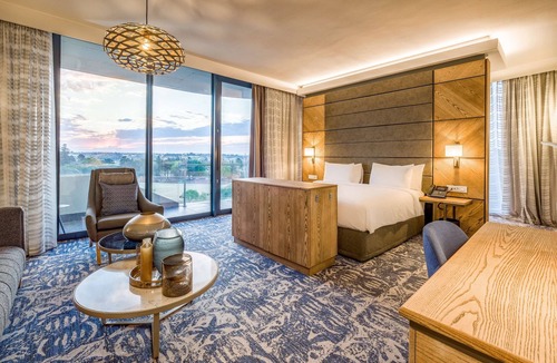 Kempton Park Hotel | Radisson Hotel and Convention Centre OR Tambo Airport