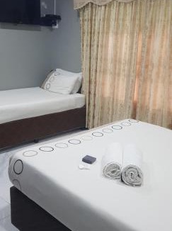 Uitenhage House | Rainbow Guest House and Tours