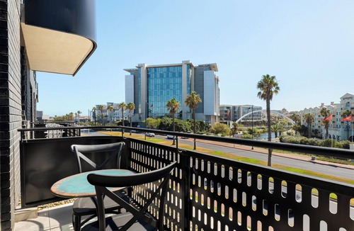 Flora Park Apartment | Ratanga Park Escape | Century City