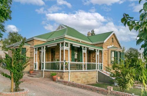 Oudtshoorn House | Ravenscliff Self Catering
