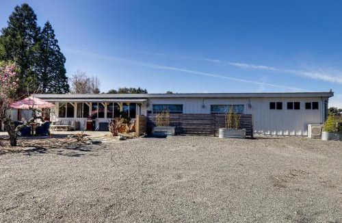 Sebastopol Apartment | 'Red Barn Guest Cottage' Wine Country Escape