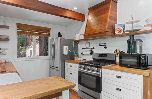 Rio Nido Cabin | Redwood Cabin w/Hot Tub | Canyon View | Dogs OK