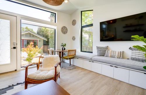 Roosevelt House | Redwood City Escape with Big-Screen TV!